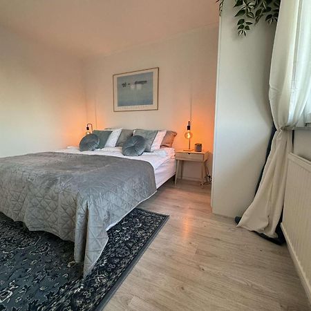 So Easy Stay, Malmoe Luaran gambar