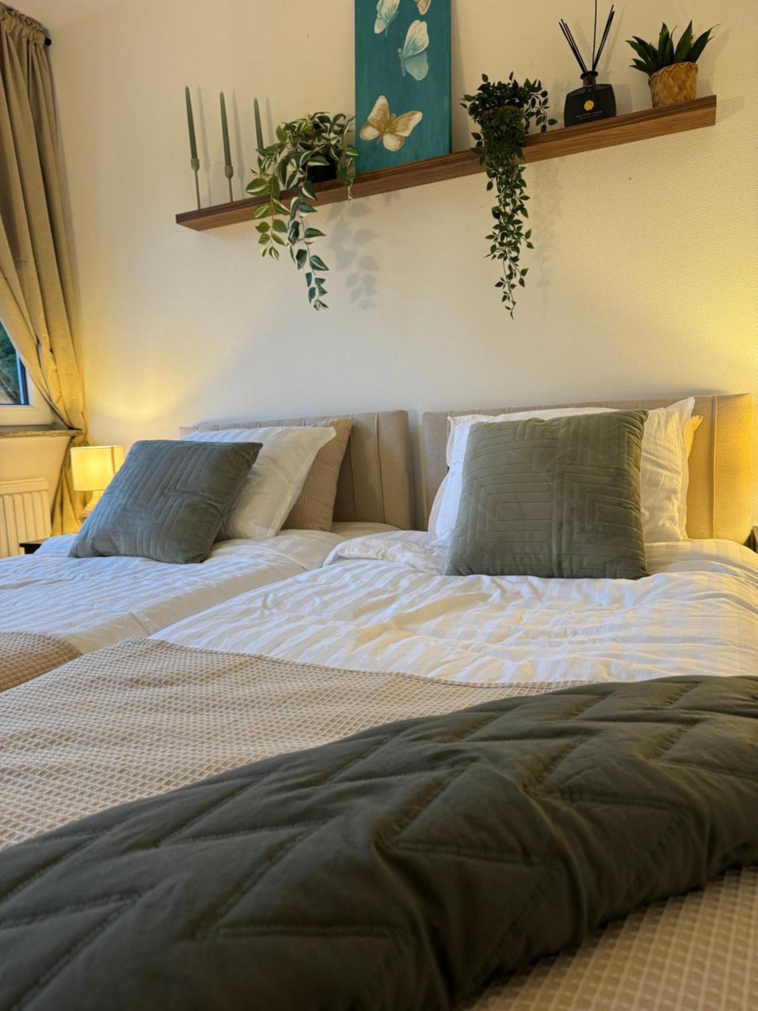 So Easy Stay, Malmoe Luaran gambar