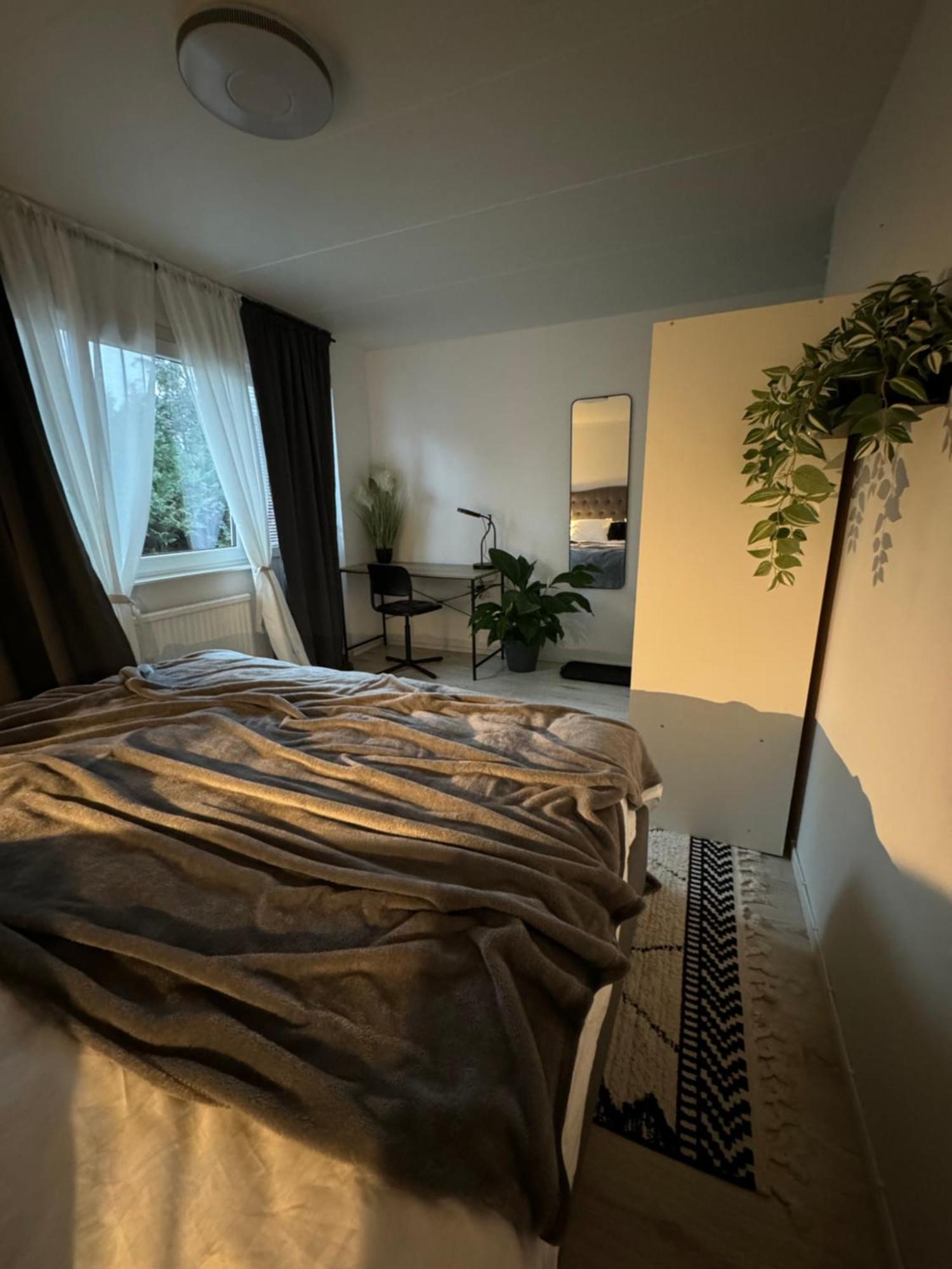 So Easy Stay, Malmoe Luaran gambar