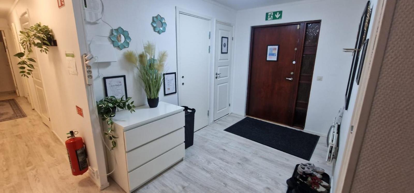 So Easy Stay, Malmoe Luaran gambar