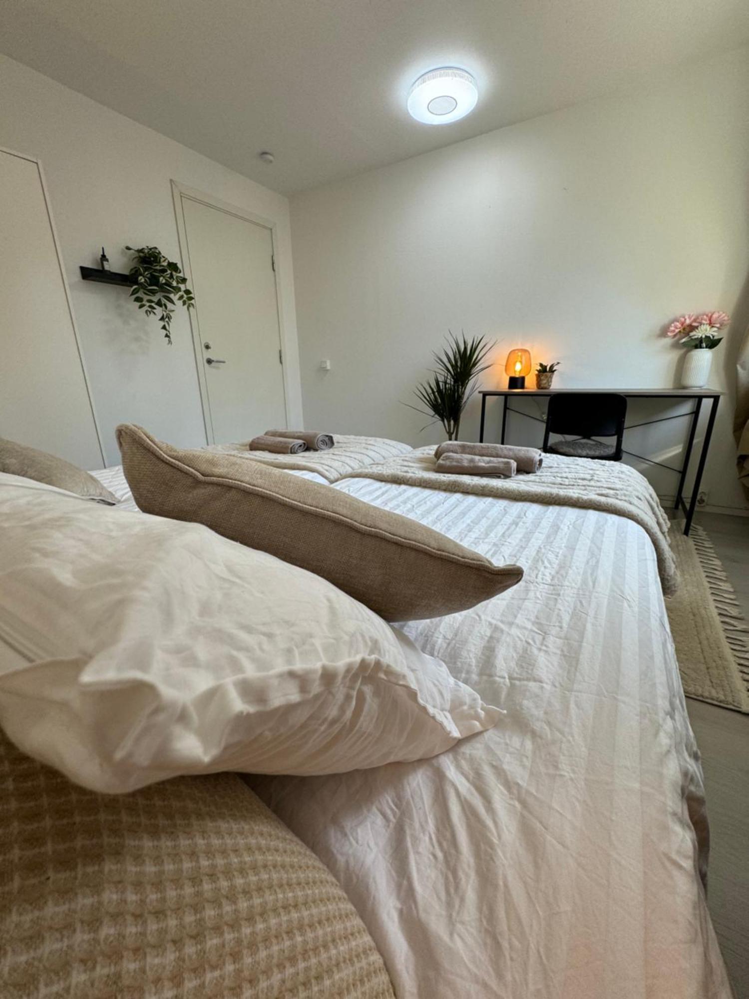 So Easy Stay, Malmoe Luaran gambar