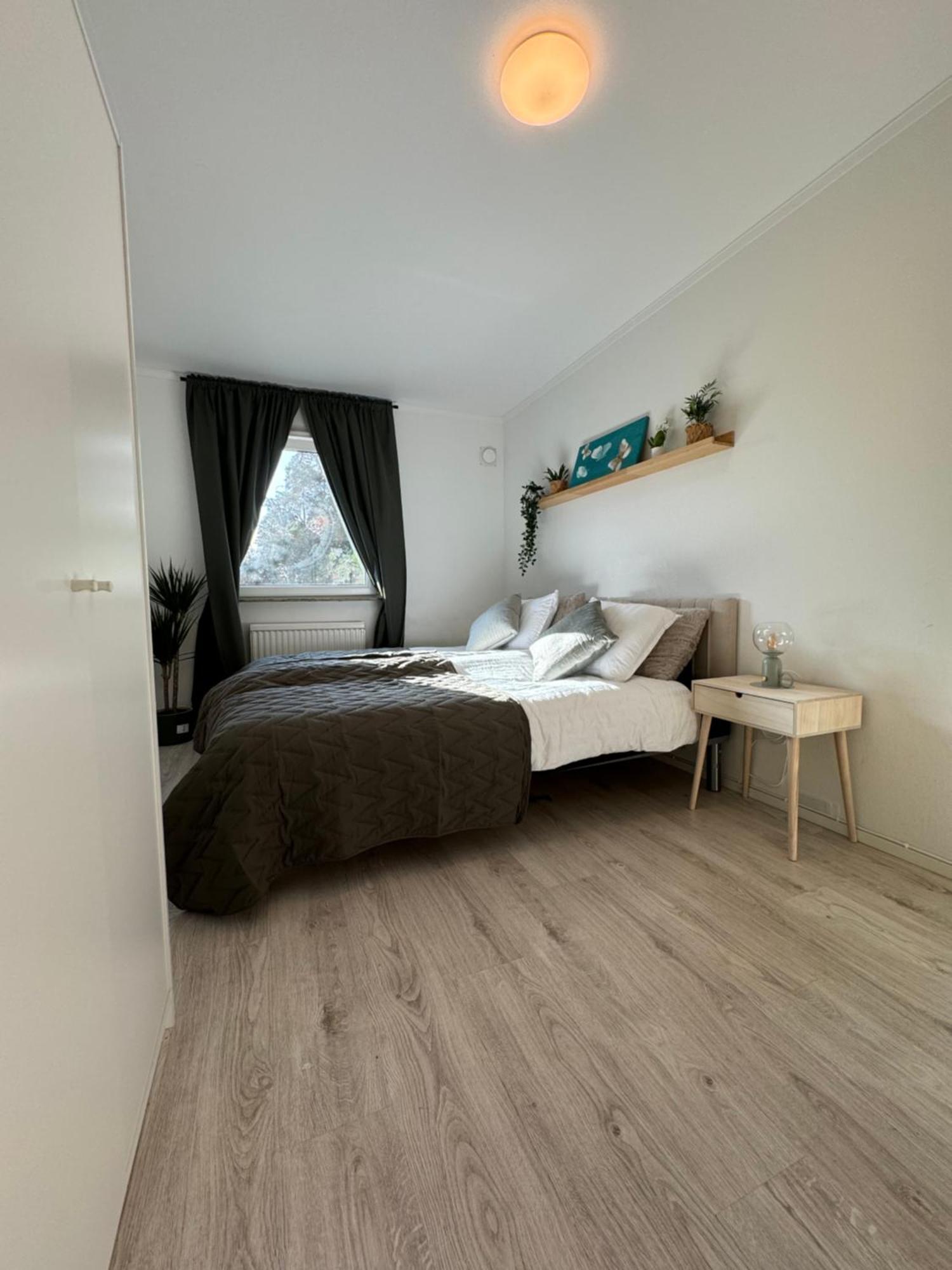 So Easy Stay, Malmoe Luaran gambar