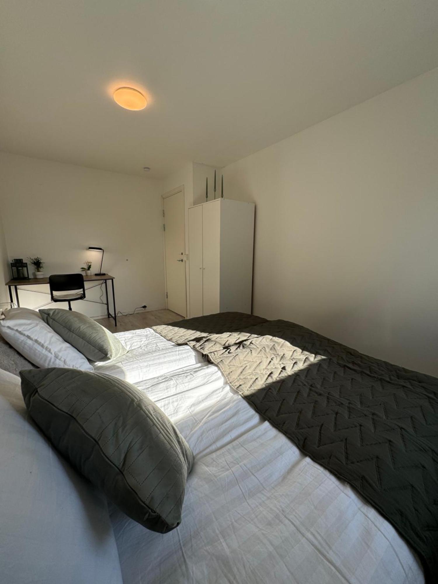 So Easy Stay, Malmoe Luaran gambar
