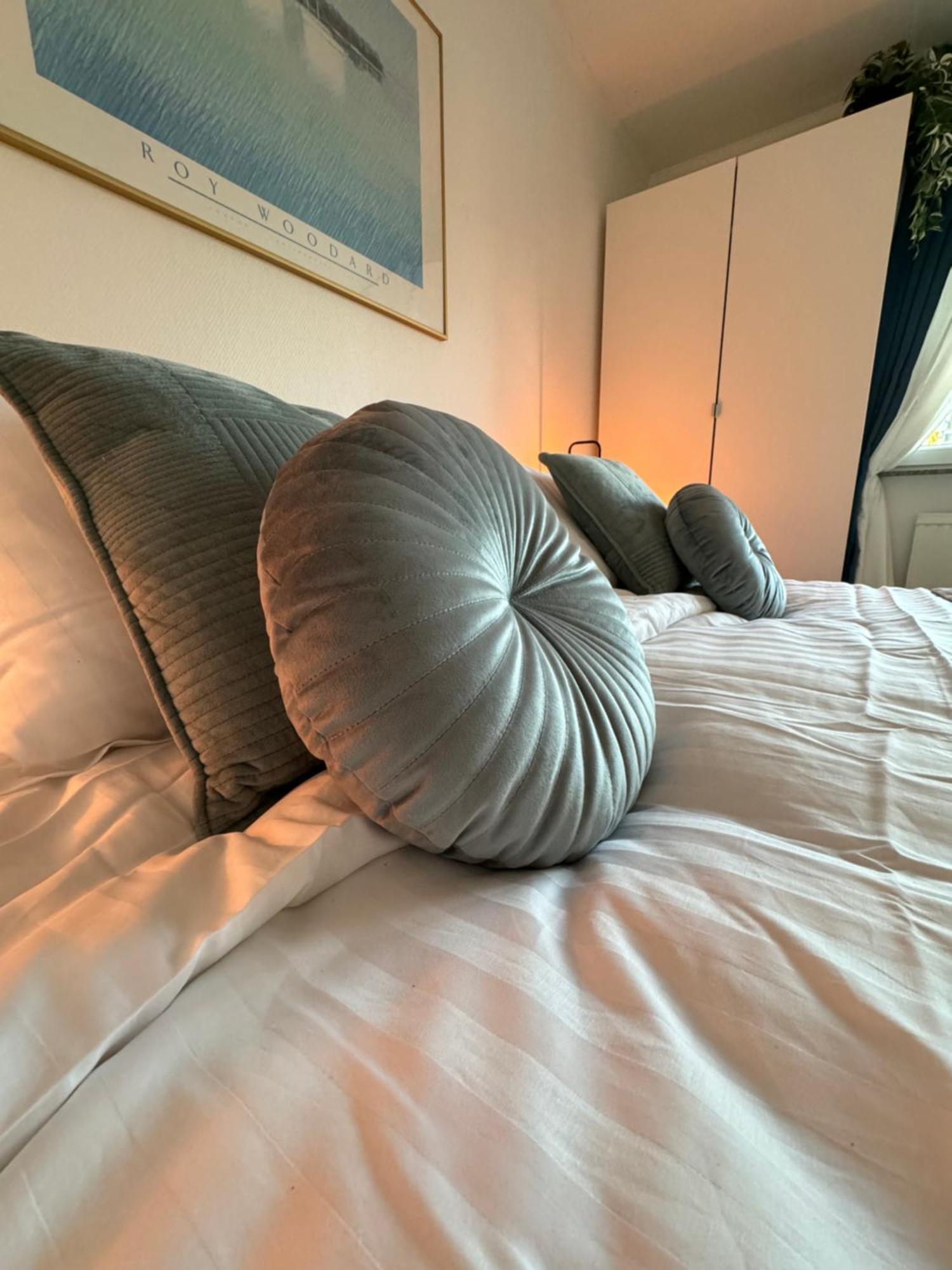 So Easy Stay, Malmoe Luaran gambar