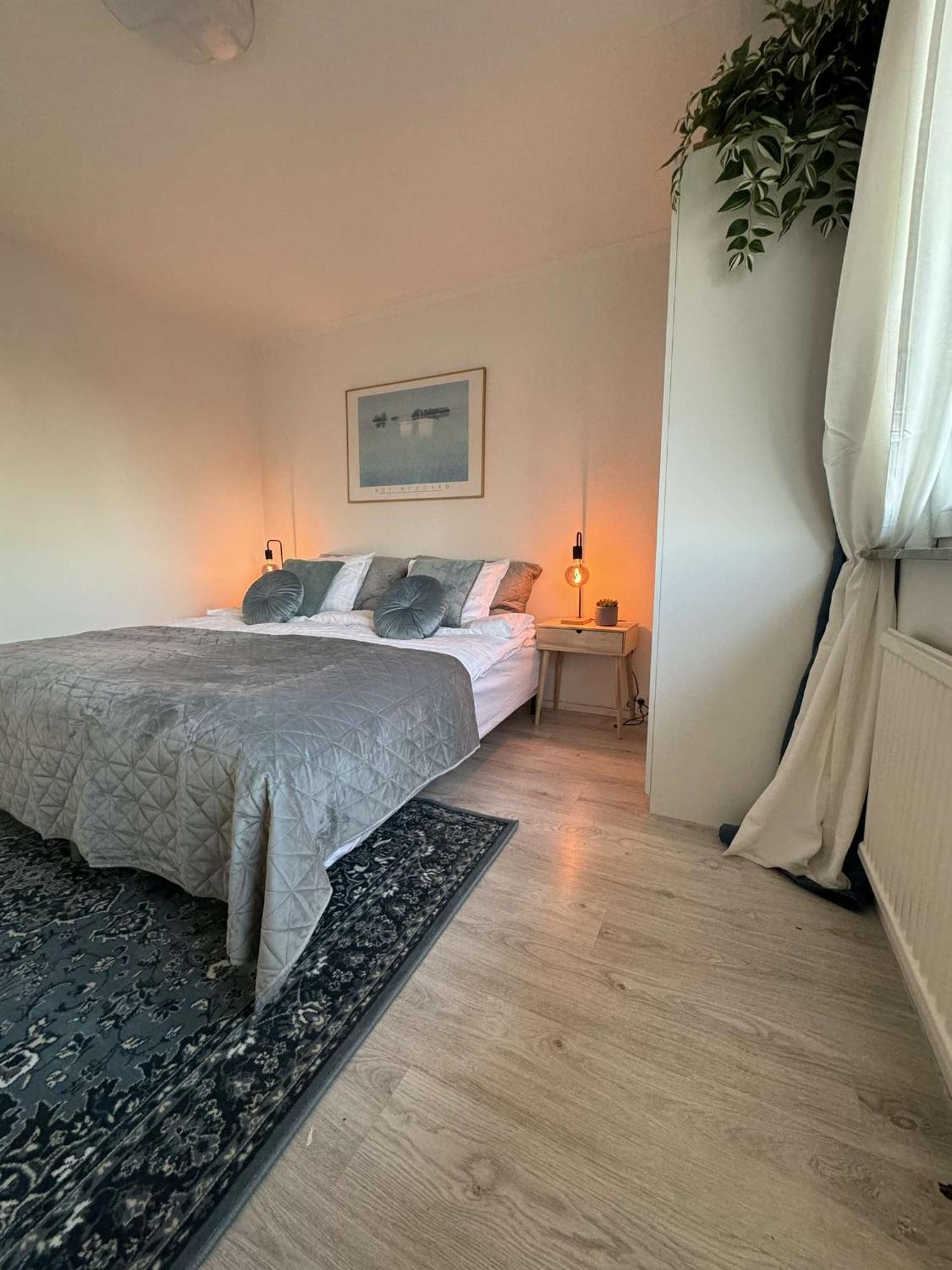 So Easy Stay, Malmoe Luaran gambar